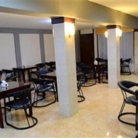 Grand Sumatera Hotel 수라바야 외부 사진